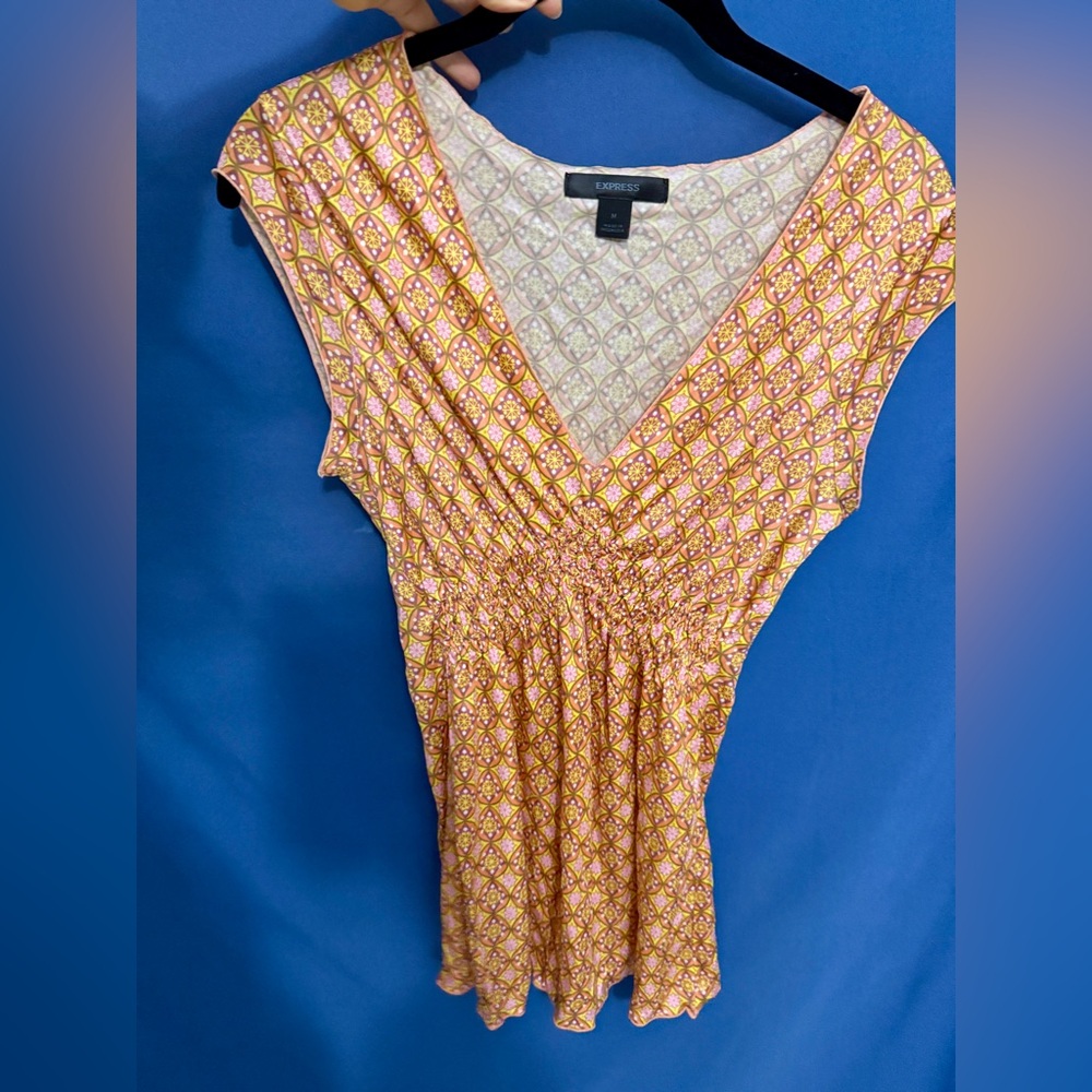 Y 2K Express Pink/Orange Patterned top that gathers in center front/back Size M